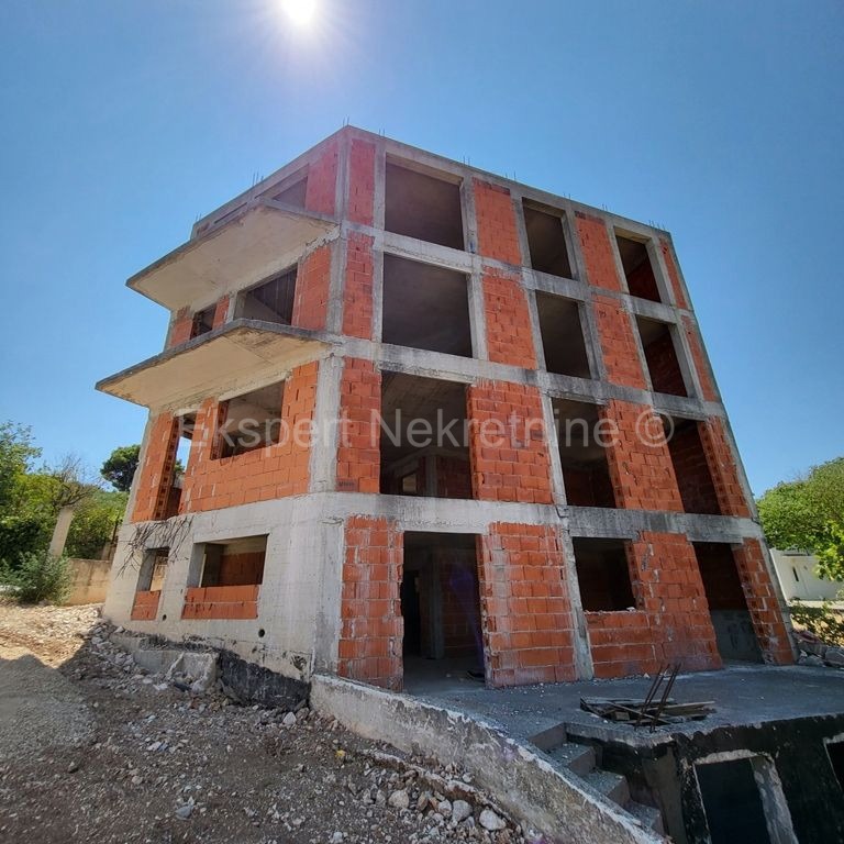 Trogir, Arbanija, casa non finita su 5 piani, 498 m2, vista mare
