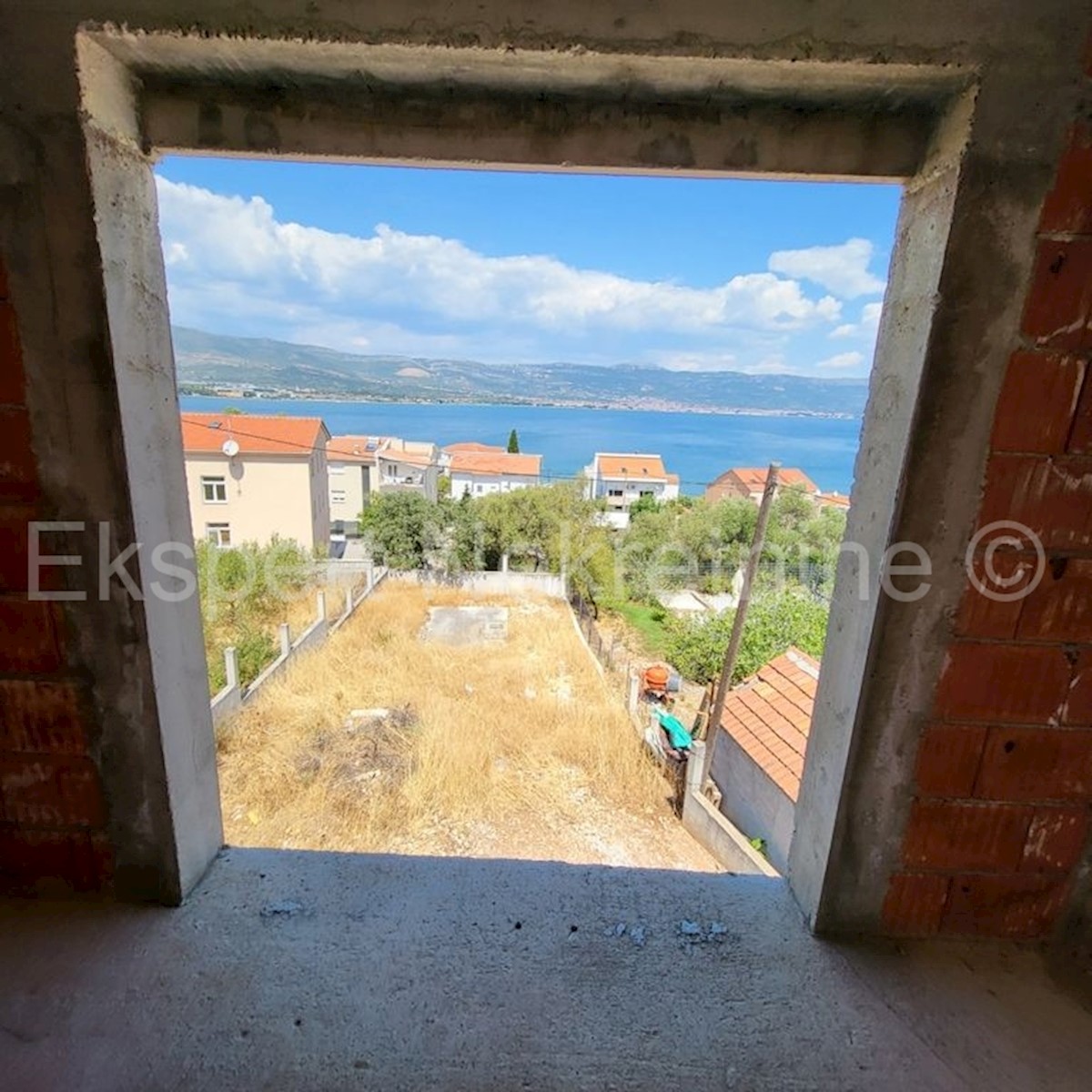 Trogir, Arbanija, casa non finita su 5 piani, 498 m2, vista mare