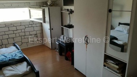 Trogir, casa in pietra a più piani di 120m2 nel centro storico