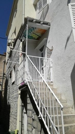 Trogir, casa in pietra a più piani di 120m2 nel centro storico