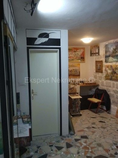 Trogir, casa in pietra a più piani di 120m2 nel centro storico