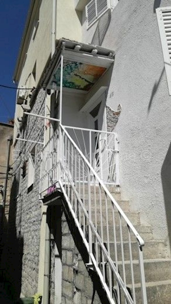 Trogir, casa in pietra a più piani di 120m2 nel centro storico