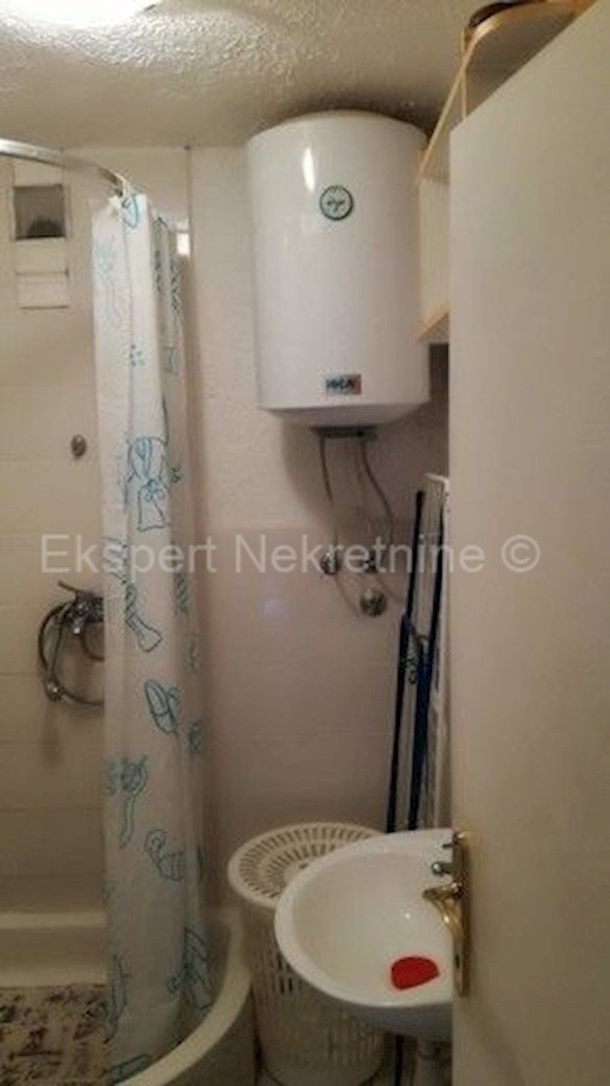 Trogir, casa in pietra a più piani di 120m2 nel centro storico