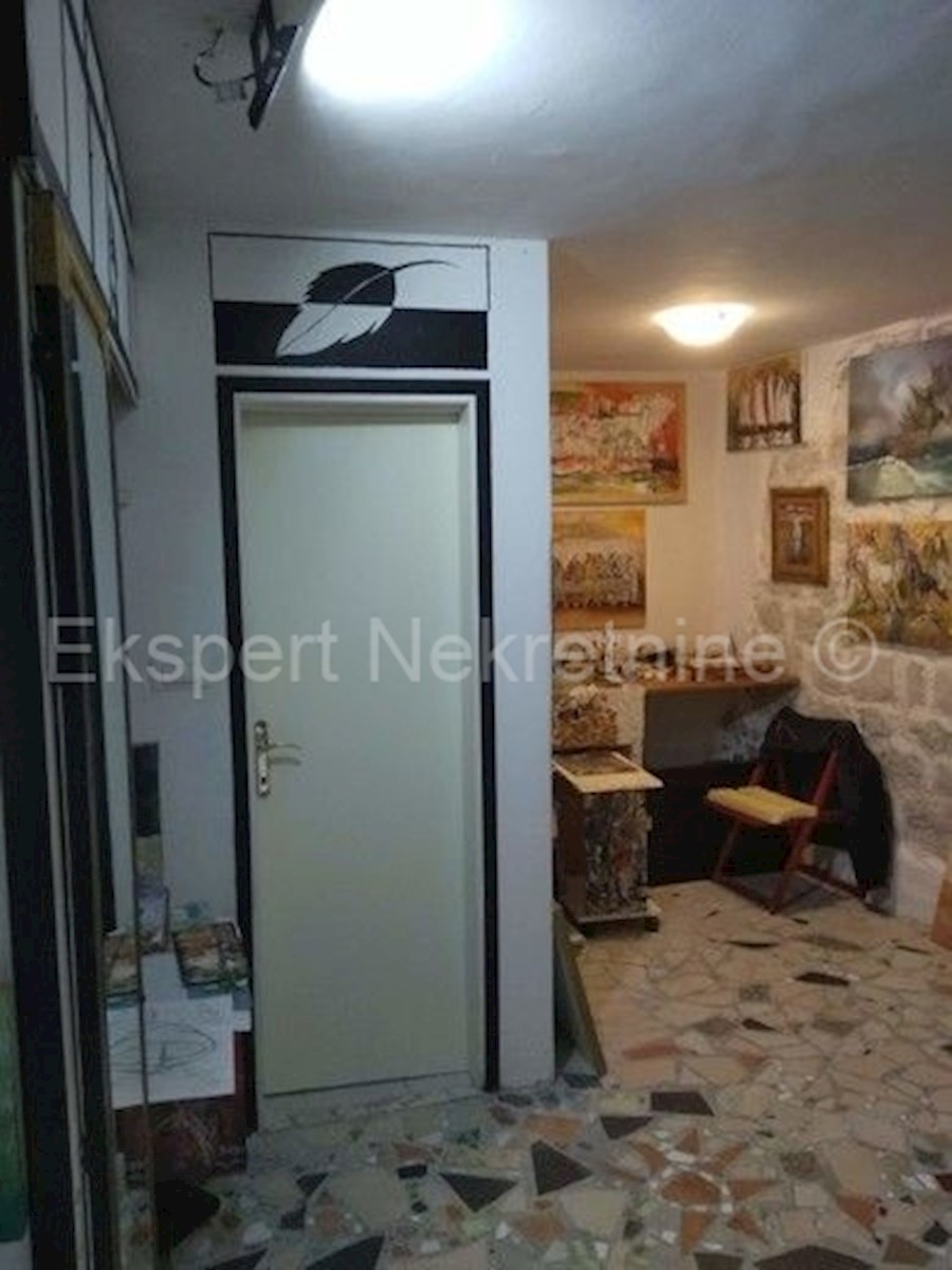 Trogir, casa in pietra a più piani di 120m2 nel centro storico