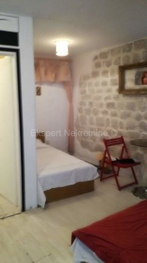 Trogir, casa in pietra a più piani di 120m2 nel centro storico