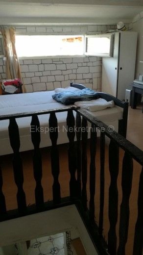 Trogir, casa in pietra a più piani di 120m2 nel centro storico