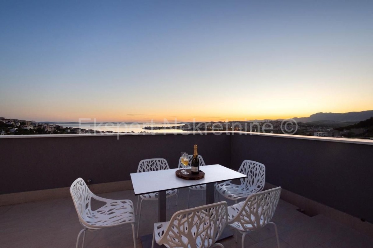 Podstrana, Strožanac, villa di lusso 400m2 con giardino, piscina e garage