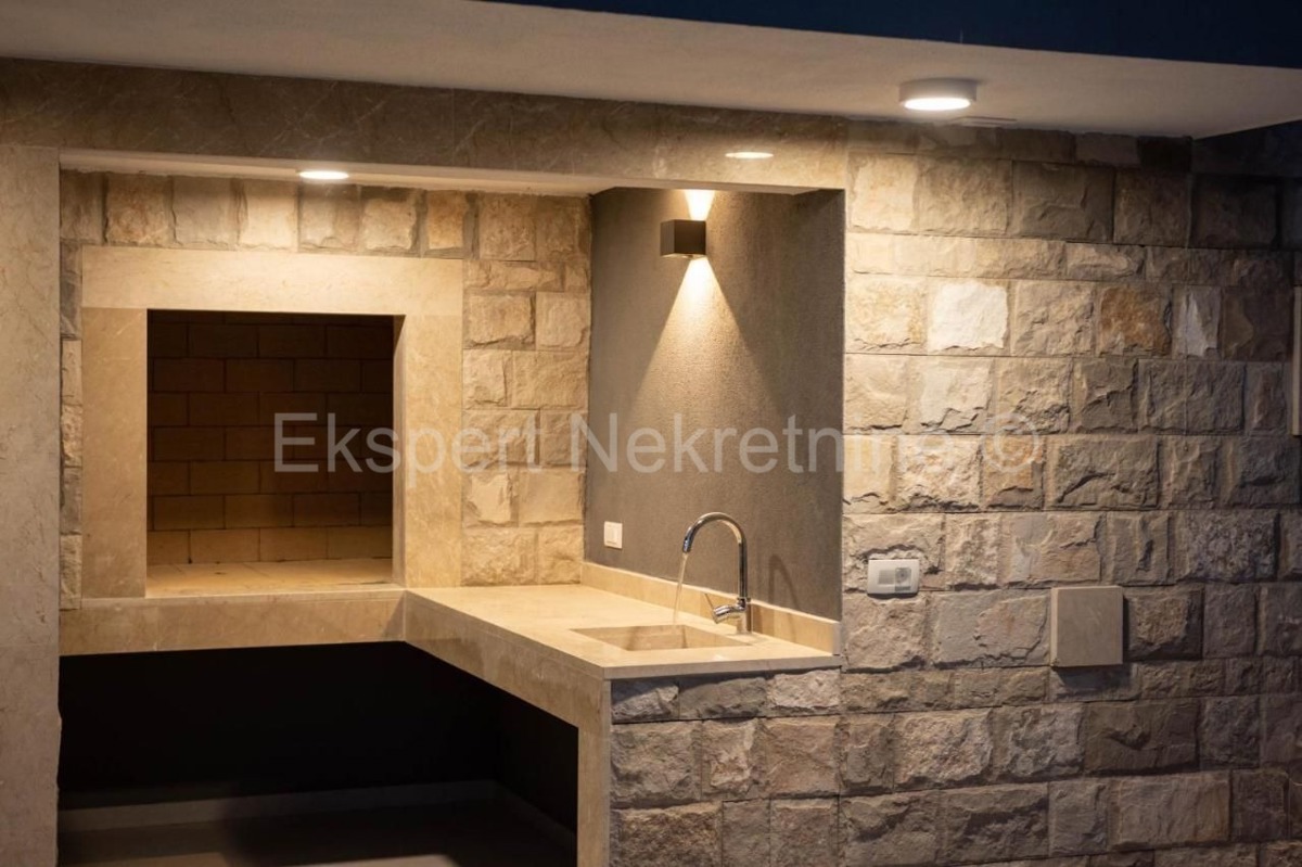 Podstrana, Strožanac, villa di lusso 400m2 con giardino, piscina e garage