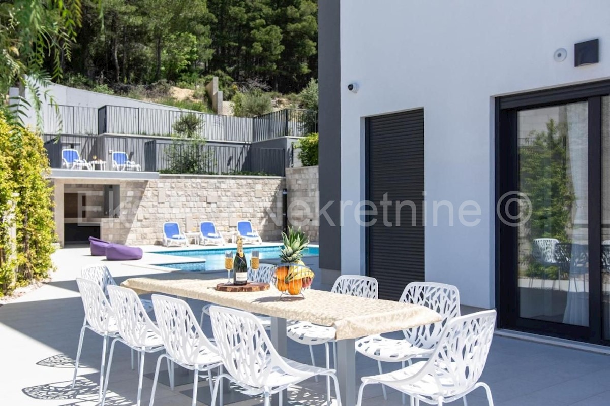 Podstrana, Strožanac, villa di lusso 400m2 con giardino, piscina e garage