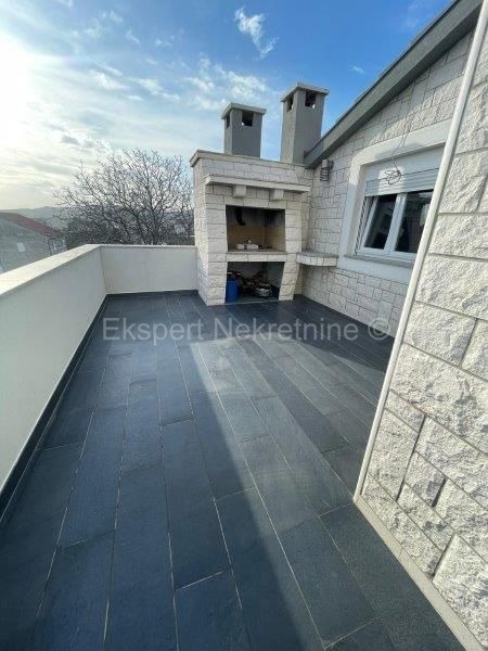 Kaštel Stari, casa indipendente 414m2 con cortile di 500m2 e garage, vista