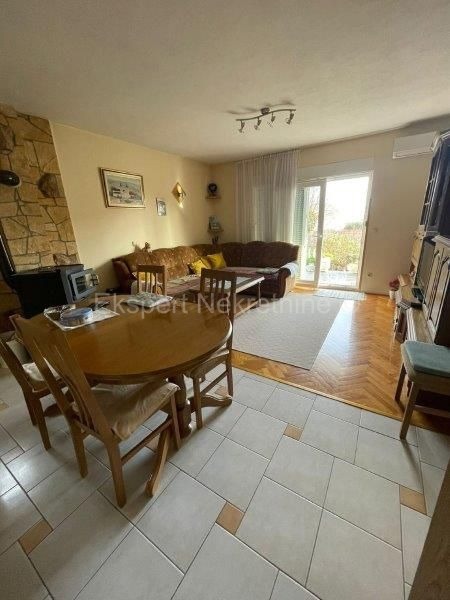 Kaštel Stari, casa indipendente 414m2 con cortile di 500m2 e garage, vista