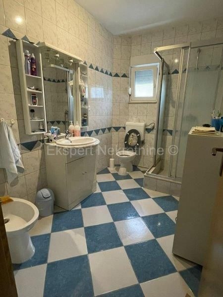 Kaštel Stari, casa indipendente 414m2 con cortile di 500m2 e garage, vista