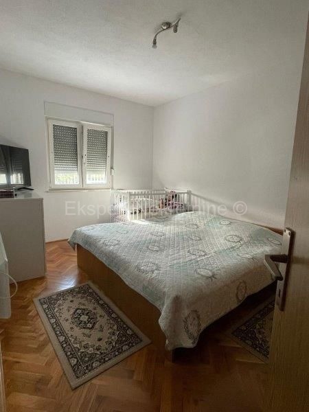 Kaštel Stari, casa indipendente 414m2 con cortile di 500m2 e garage, vista