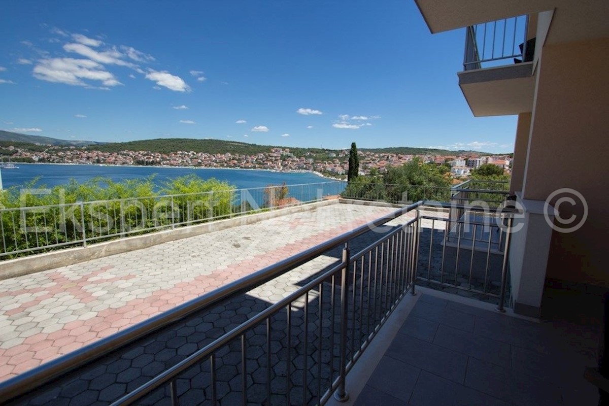 Čiovo, Okrug G., appartamento con una camera da letto 60m2 con balcone 10m2, vista mare, PM