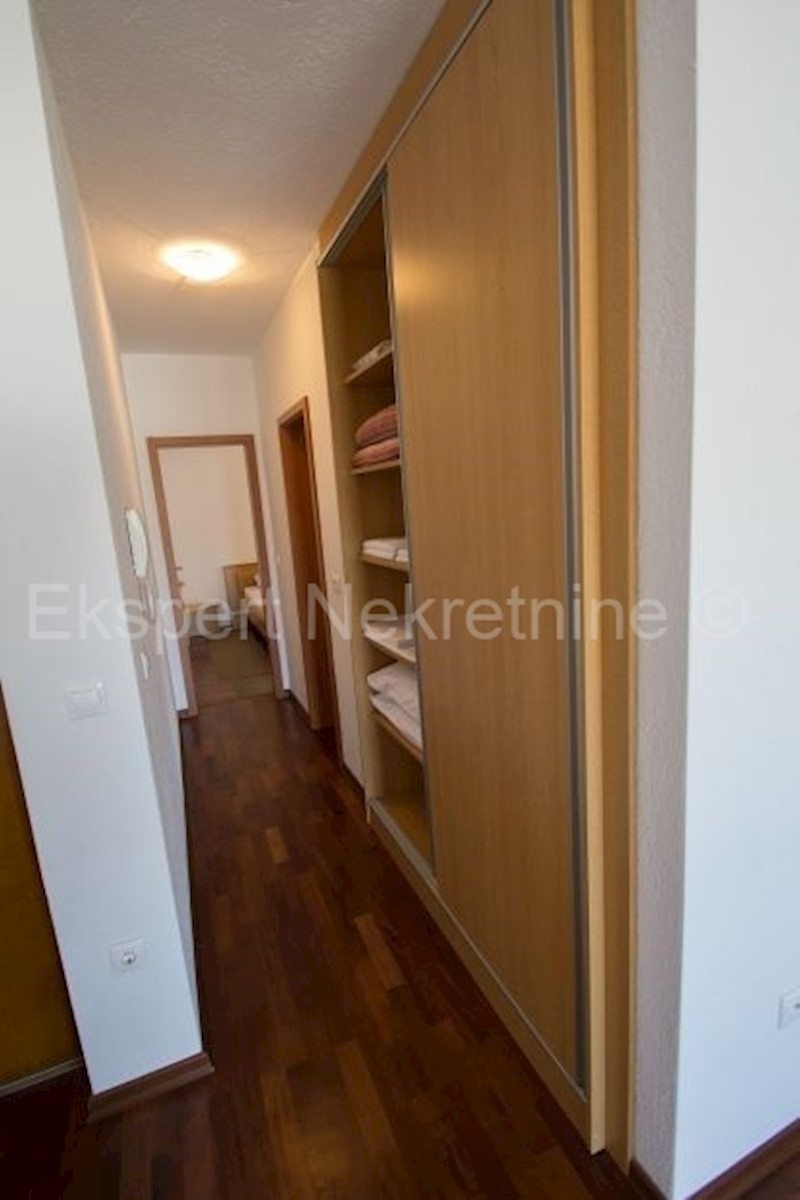 Čiovo, Okrug G., appartamento con una camera da letto 60m2 con balcone 10m2, vista mare, PM