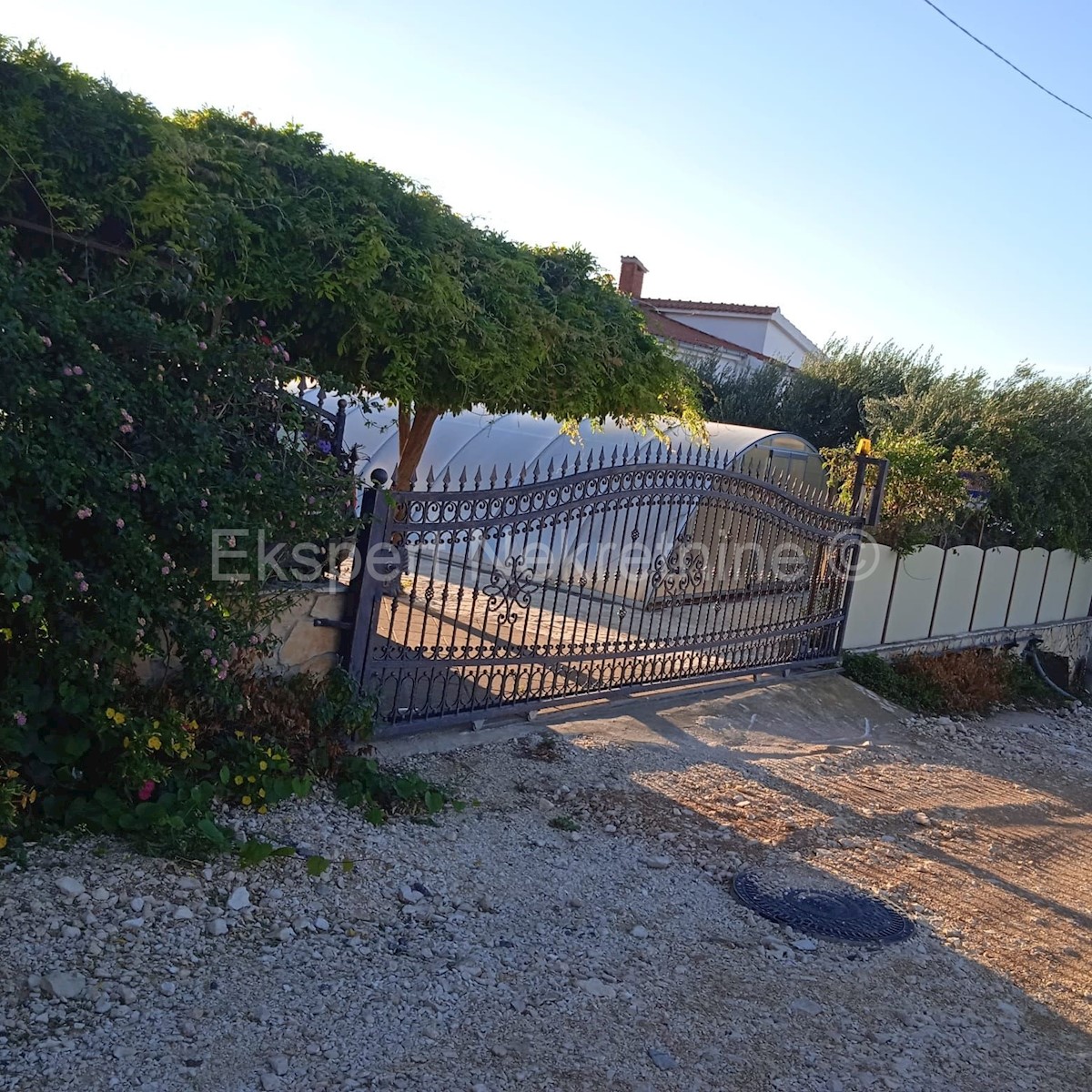 Plano, detached house 520m2 with swimming pool 62m2 on a plot of 790m2