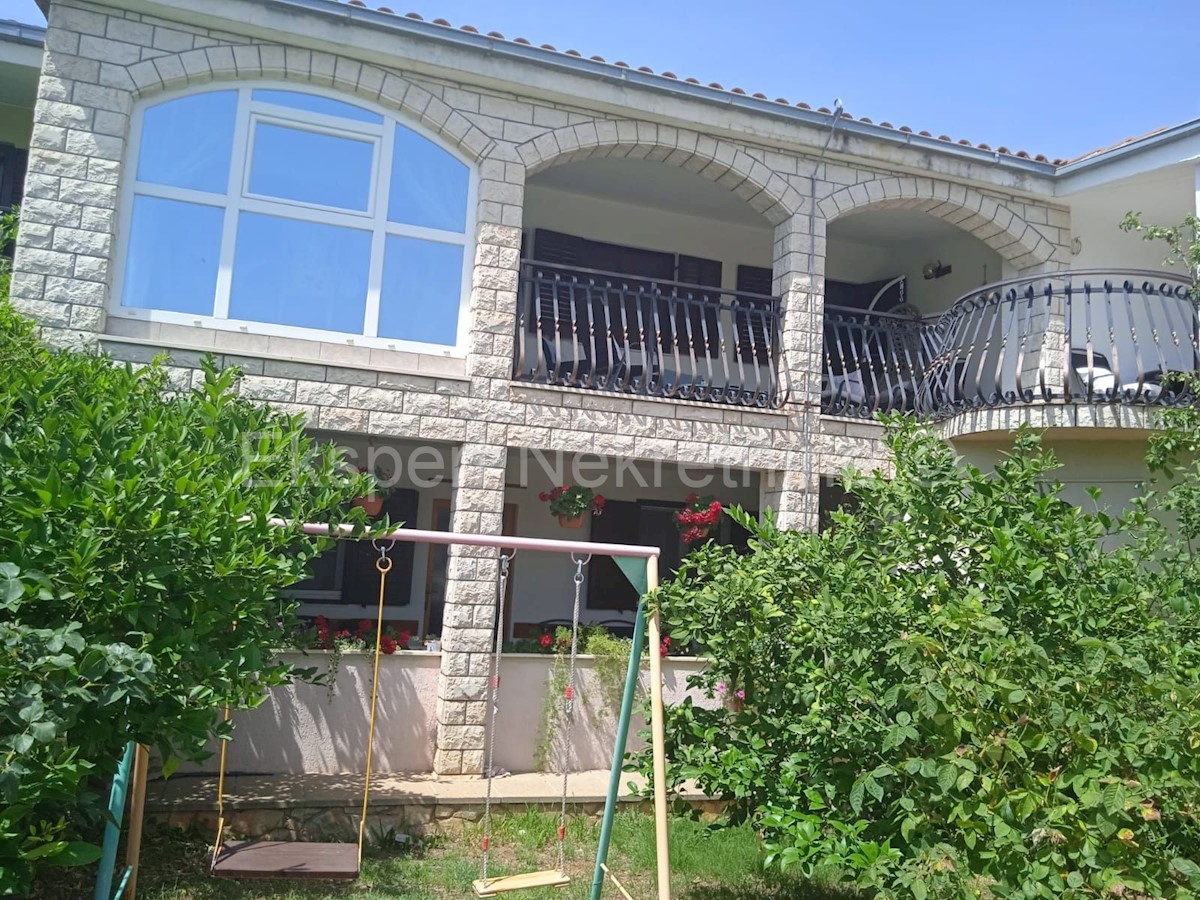 Plano, detached house 520m2 with swimming pool 62m2 on a plot of 790m2