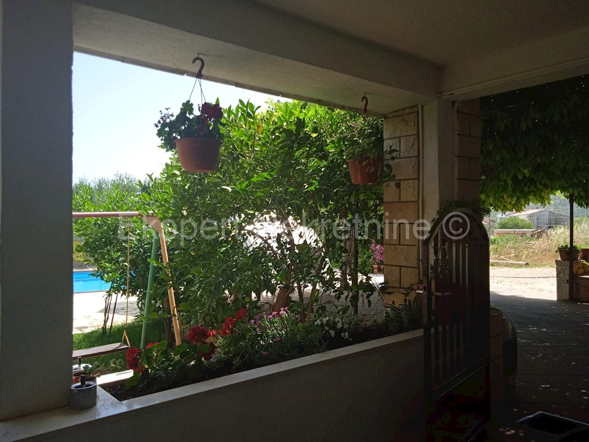 Plano, detached house 520m2 with swimming pool 62m2 on a plot of 790m2