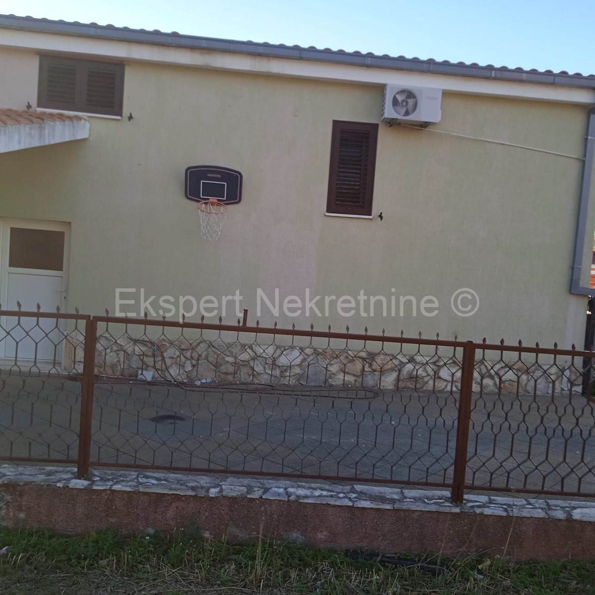 Plano, detached house 520m2 with swimming pool 62m2 on a plot of 790m2