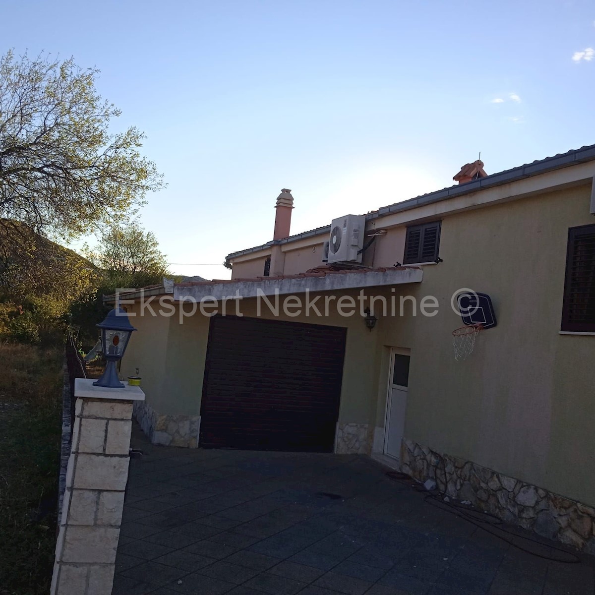 Plano, detached house 520m2 with swimming pool 62m2 on a plot of 790m2