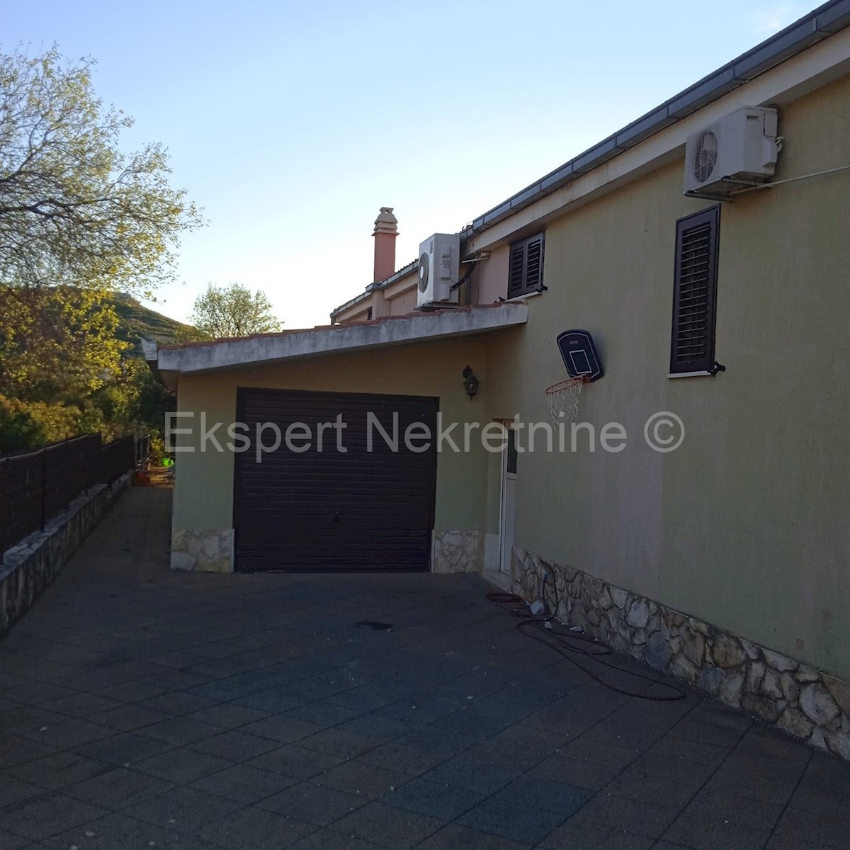 Plano, detached house 520m2 with swimming pool 62m2 on a plot of 790m2