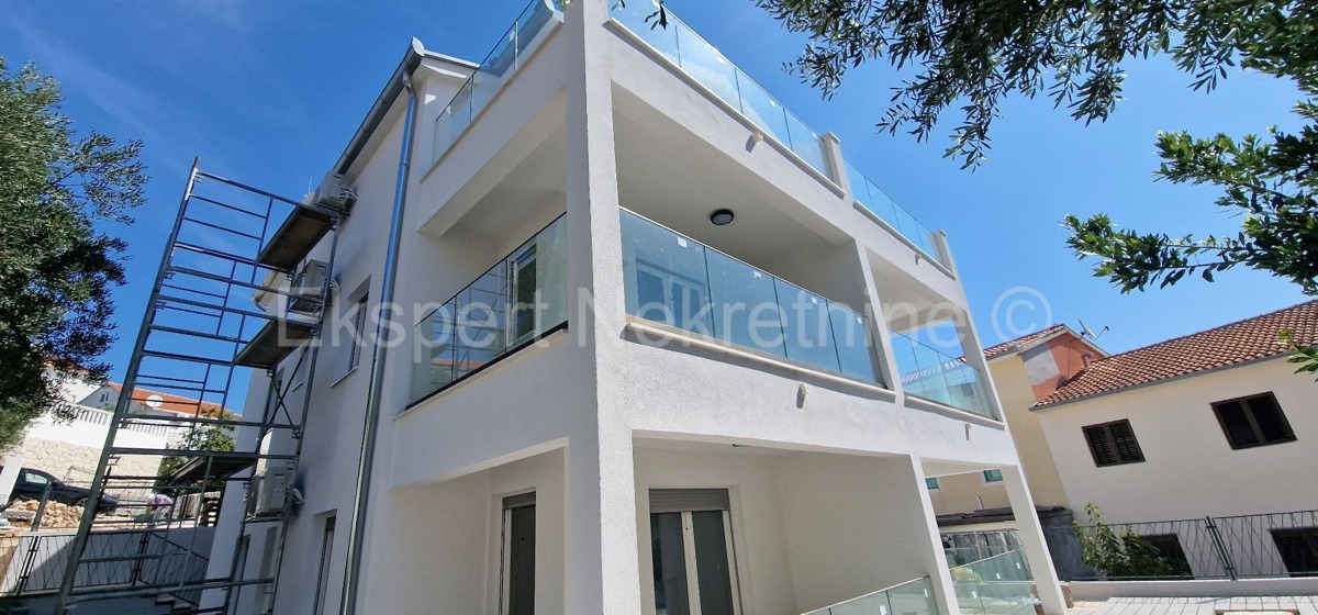 Čiovo, Okrug G., 1 bedroom apartment 54 m2, large terrace, new construction, view