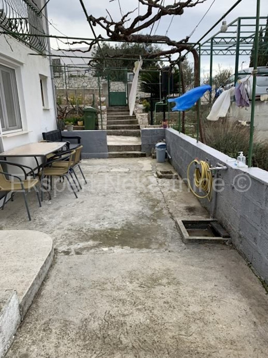 Seget Vranjica, casa indipendente 104m2 con giardino 340m2