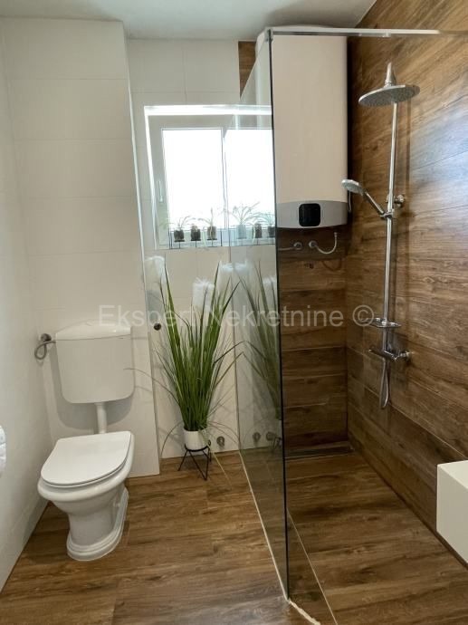 Spalato, Sirobuja, casa indipendente 320m2 con piscina e garage, 750 metri dal mare