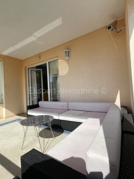 Spalato, Sirobuja, casa indipendente 320m2 con piscina e garage, 750 metri dal mare