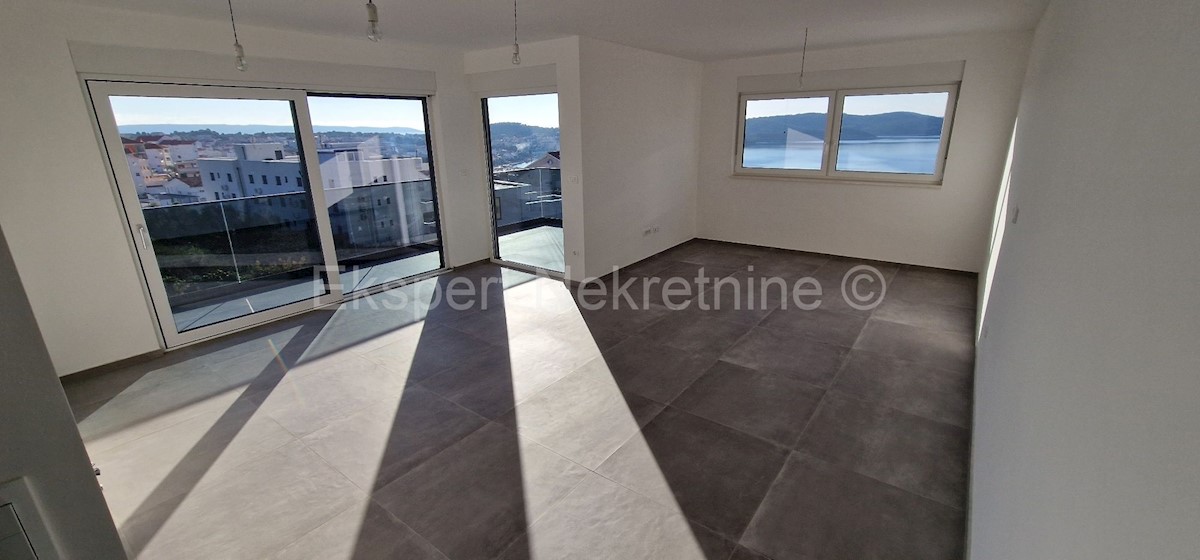 Čiovo, Okrug.G., lattico 85m2+89m2 terrazza sul tetto, vista mare, ascensore