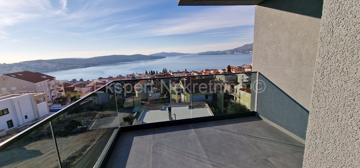 Čiovo, Okrug.G., lattico 85m2+89m2 terrazza sul tetto, vista mare, ascensore