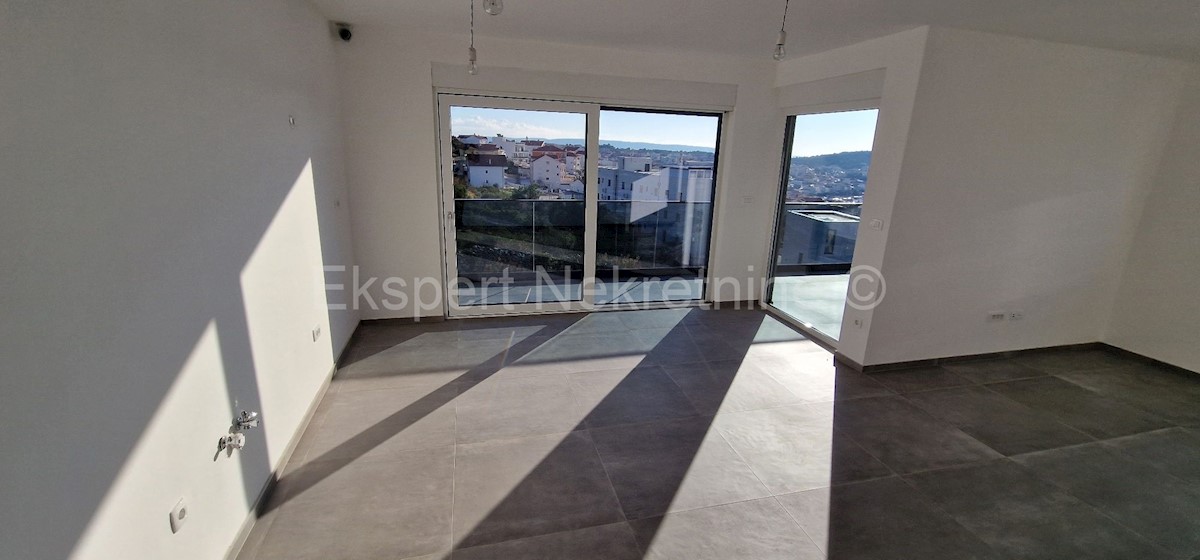 Čiovo, Okrug.G., lattico 85m2+89m2 terrazza sul tetto, vista mare, ascensore