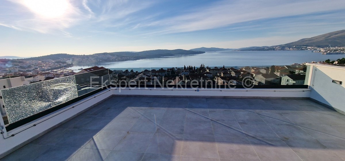 Čiovo, Okrug.G., lattico 85m2+89m2 terrazza sul tetto, vista mare, ascensore