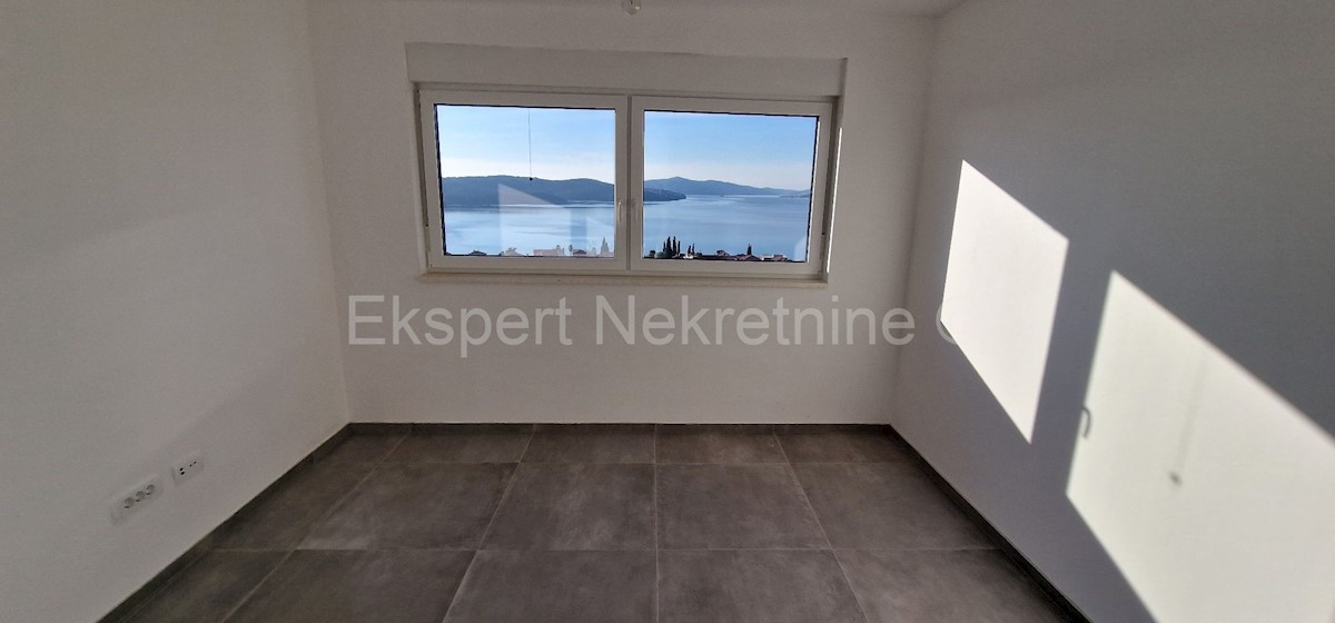 Čiovo, Okrug.G., lattico 85m2+89m2 terrazza sul tetto, vista mare, ascensore