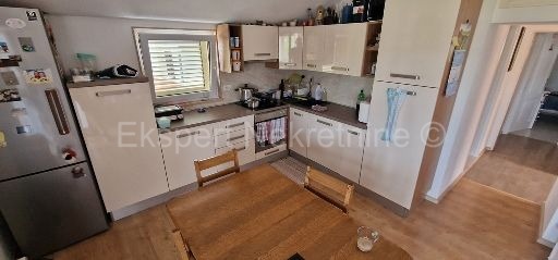 Čiovo, Okrug G., casa indipendente 163 m2, con 2 appartamenti, piscina, cucina estiva.