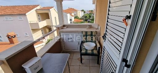 Čiovo, Okrug G., casa indipendente 163 m2, con 2 appartamenti, piscina, cucina estiva.