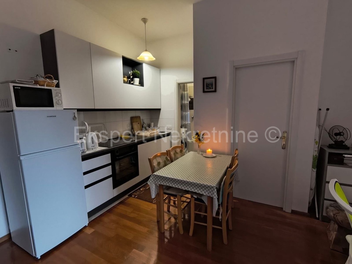 Spalato, Duilovo, appartamento con una camera da letto 33m2 con posto auto coperto