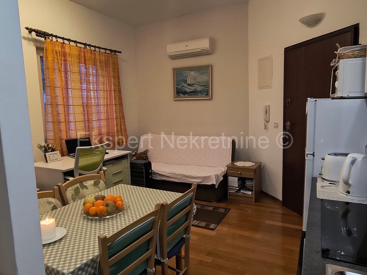 Spalato, Duilovo, appartamento con una camera da letto 33m2 con posto auto coperto