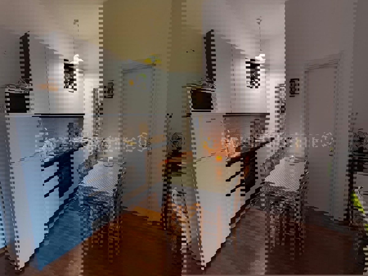 Spalato, Duilovo, appartamento con una camera da letto 33m2 con posto auto coperto