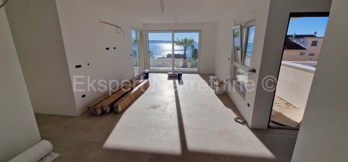 Čiovo, Okrug G., 3-bedroom apartment 114m2 + garden 202m2 + private pool 19m2