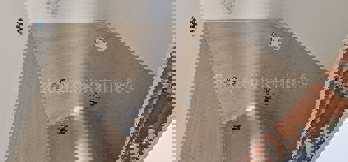 Čiovo, Okrug G., 3-bedroom apartment 114m2 + garden 202m2 + private pool 19m2