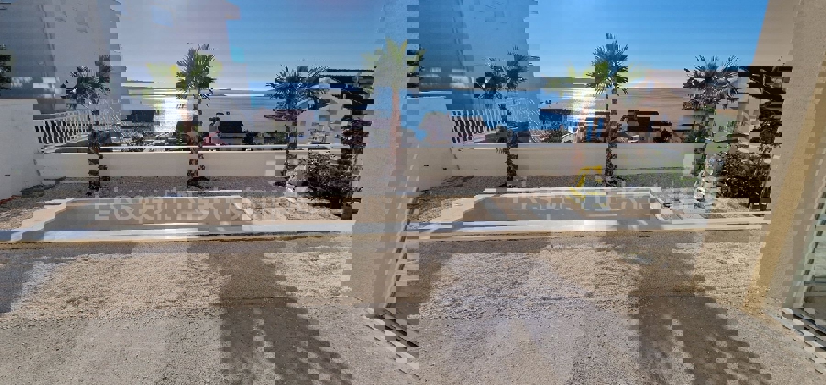 Čiovo, Okrug G., 3-bedroom apartment 114m2 + garden 202m2 + private pool 19m2