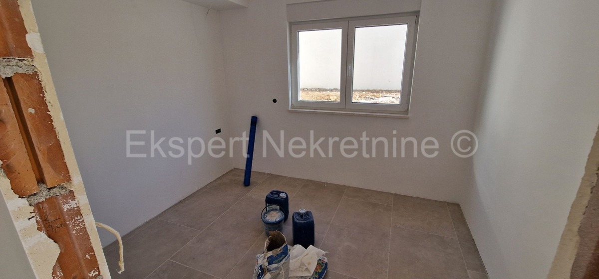 Čiovo, Okrug G., 3-bedroom apartment 114m2 + garden 202m2 + private pool 19m2