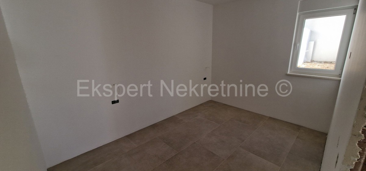 Čiovo, Okrug G., 3-bedroom apartment 114m2 + garden 202m2 + private pool 19m2