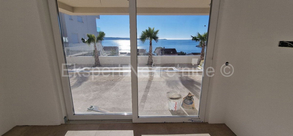 Čiovo, Okrug G., 3-bedroom apartment 114m2 + garden 202m2 + private pool 19m2