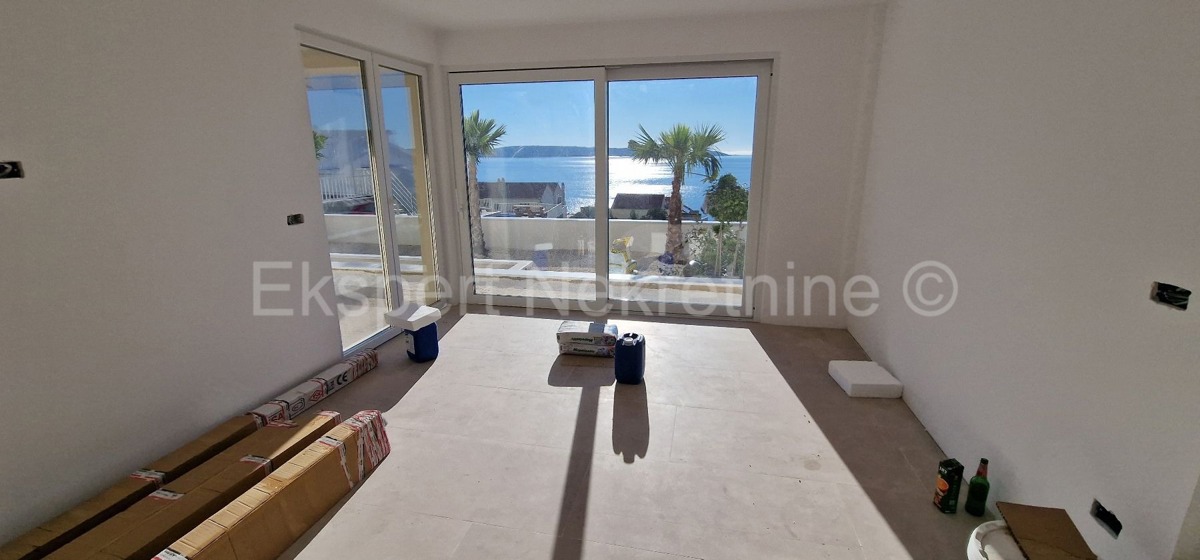 Čiovo, Okrug G., 3-bedroom apartment 114m2 + garden 202m2 + private pool 19m2