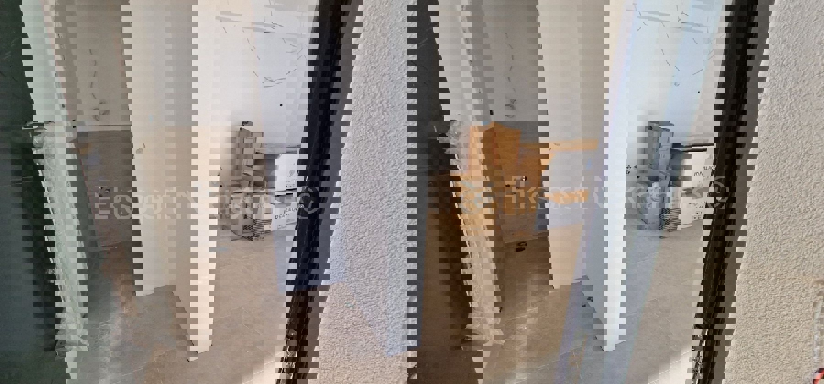 Čiovo, Okrug G., 3-bedroom apartment 114m2 + garden 202m2 + private pool 19m2