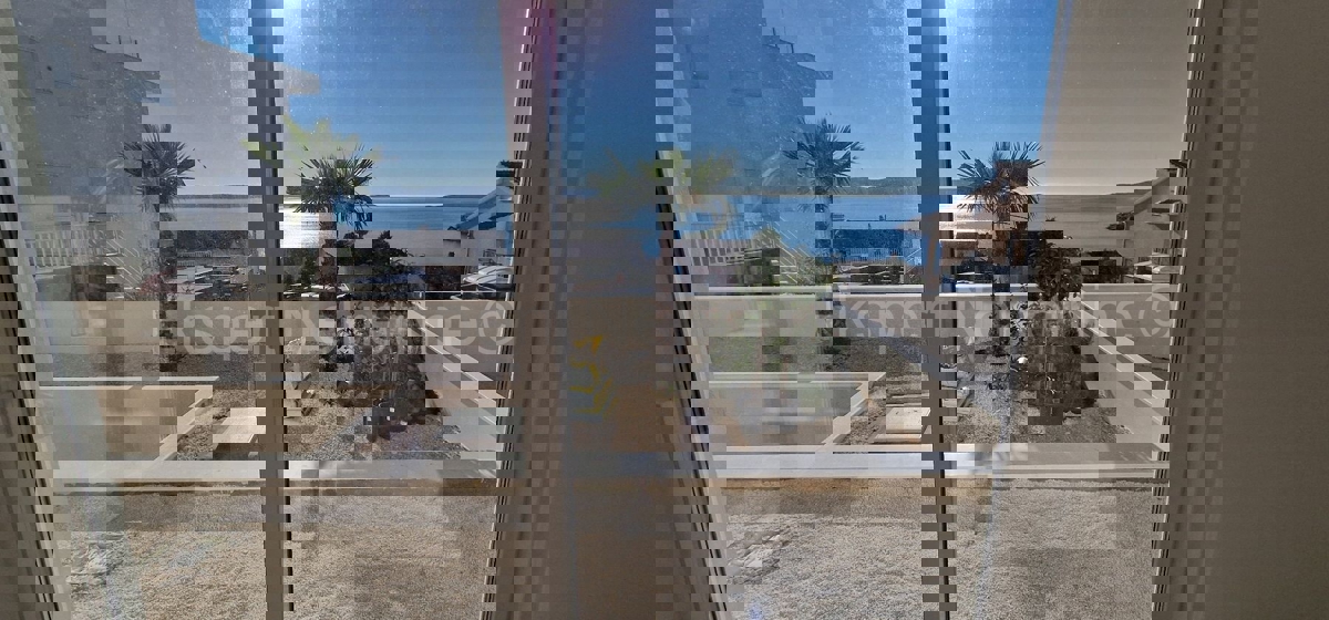 Čiovo, Okrug G., 3-bedroom apartment 114m2 + garden 202m2 + private pool 19m2