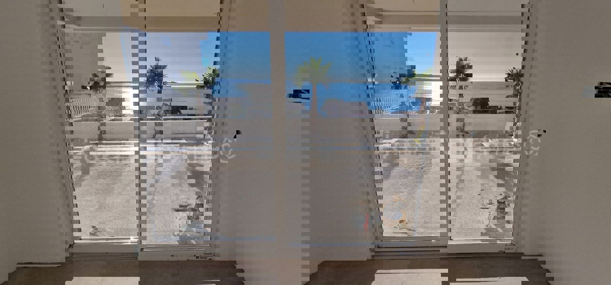 Čiovo, Okrug G., 3-bedroom apartment 114m2 + garden 202m2 + private pool 19m2