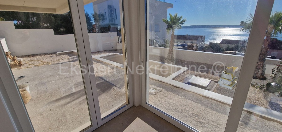 Čiovo, Okrug G., 3-bedroom apartment 114m2 + garden 202m2 + private pool 19m2